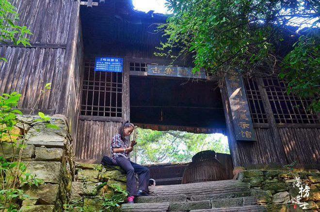 张家界贺龙故居,宝峰湖,田家老院子,凤凰古城,墨戎苗寨4.